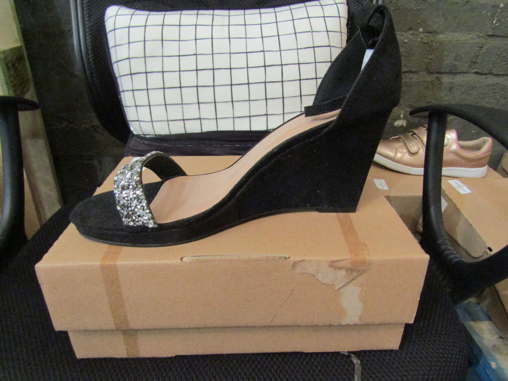 Ladies Heel Shoes, Size Uk 7, Black, Unworn & Boxed. See Image.