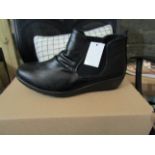 JD Williams Heavenly Soles Ladies Fitflop Chelsea Boots, Size: 5EEE - Unworn & Boxed.