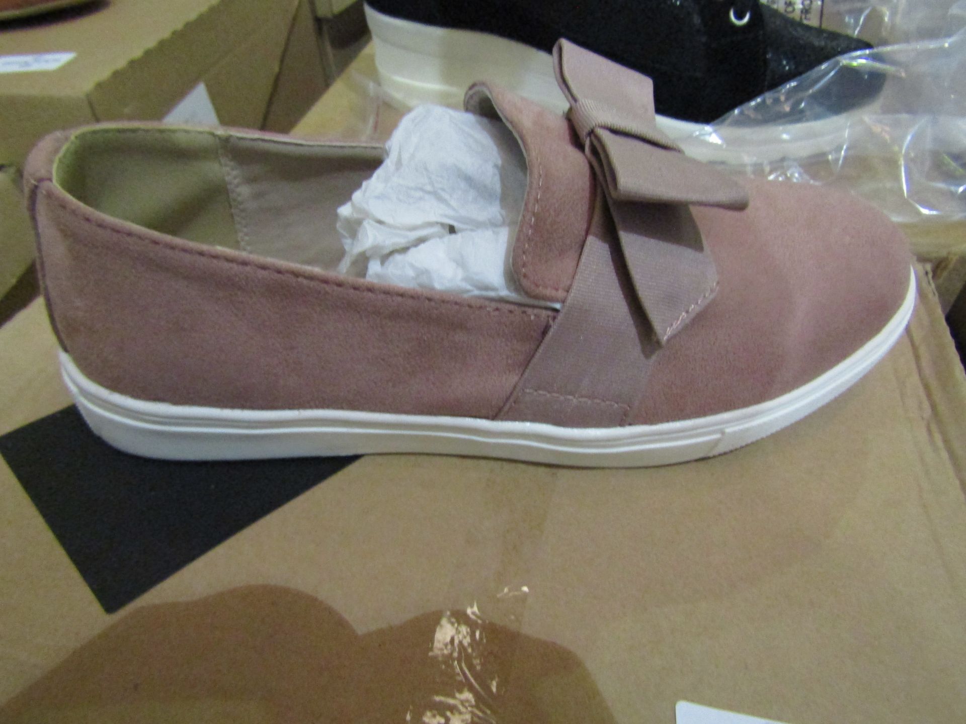 JD Williams Heavenly Soles Ladies Flat Slip On Shoes, Size: 4EEE - Unused & Boxed.
