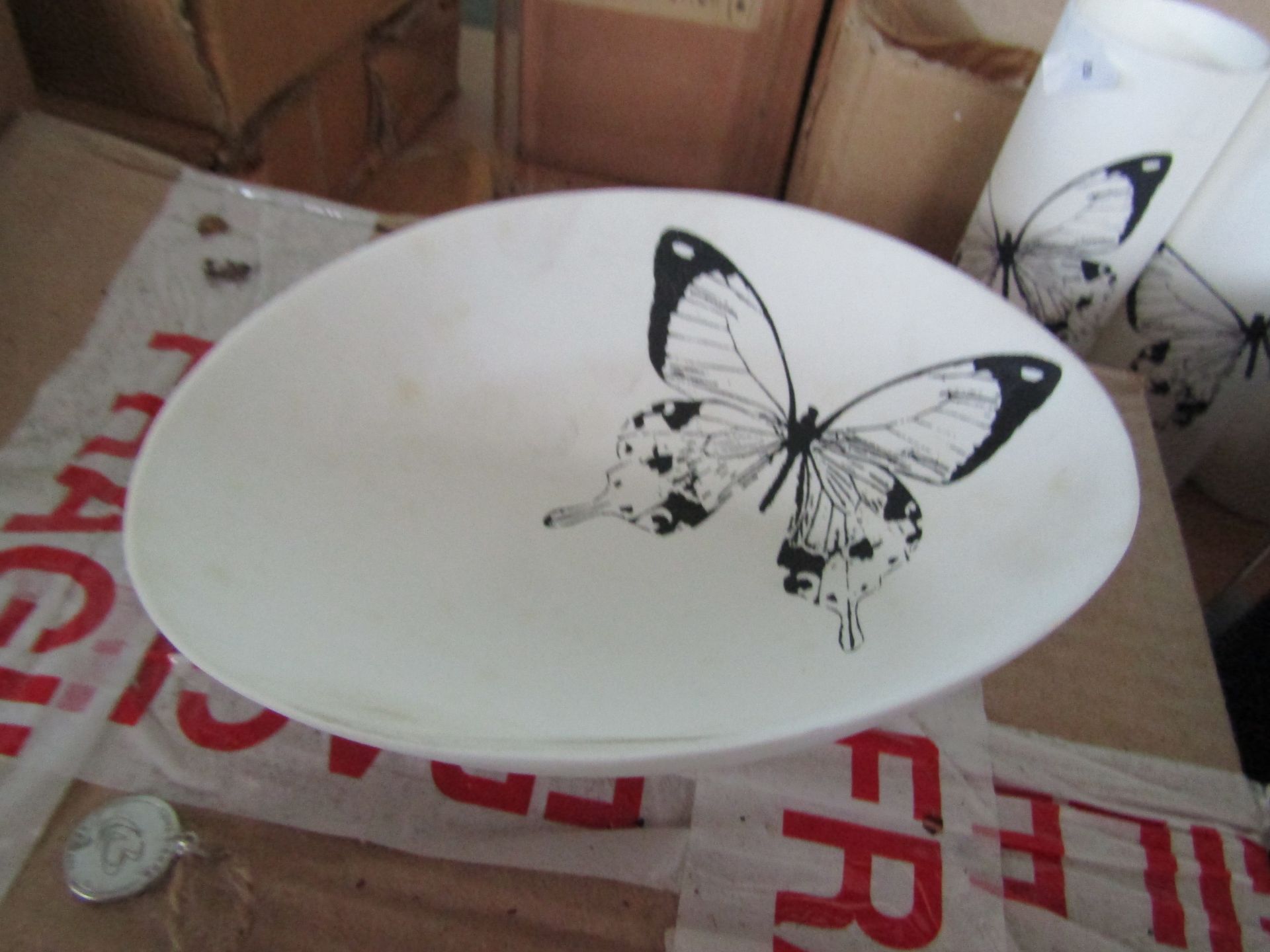 2x Butterly Porcelain Dishes - Boxed. ( DR 765 )