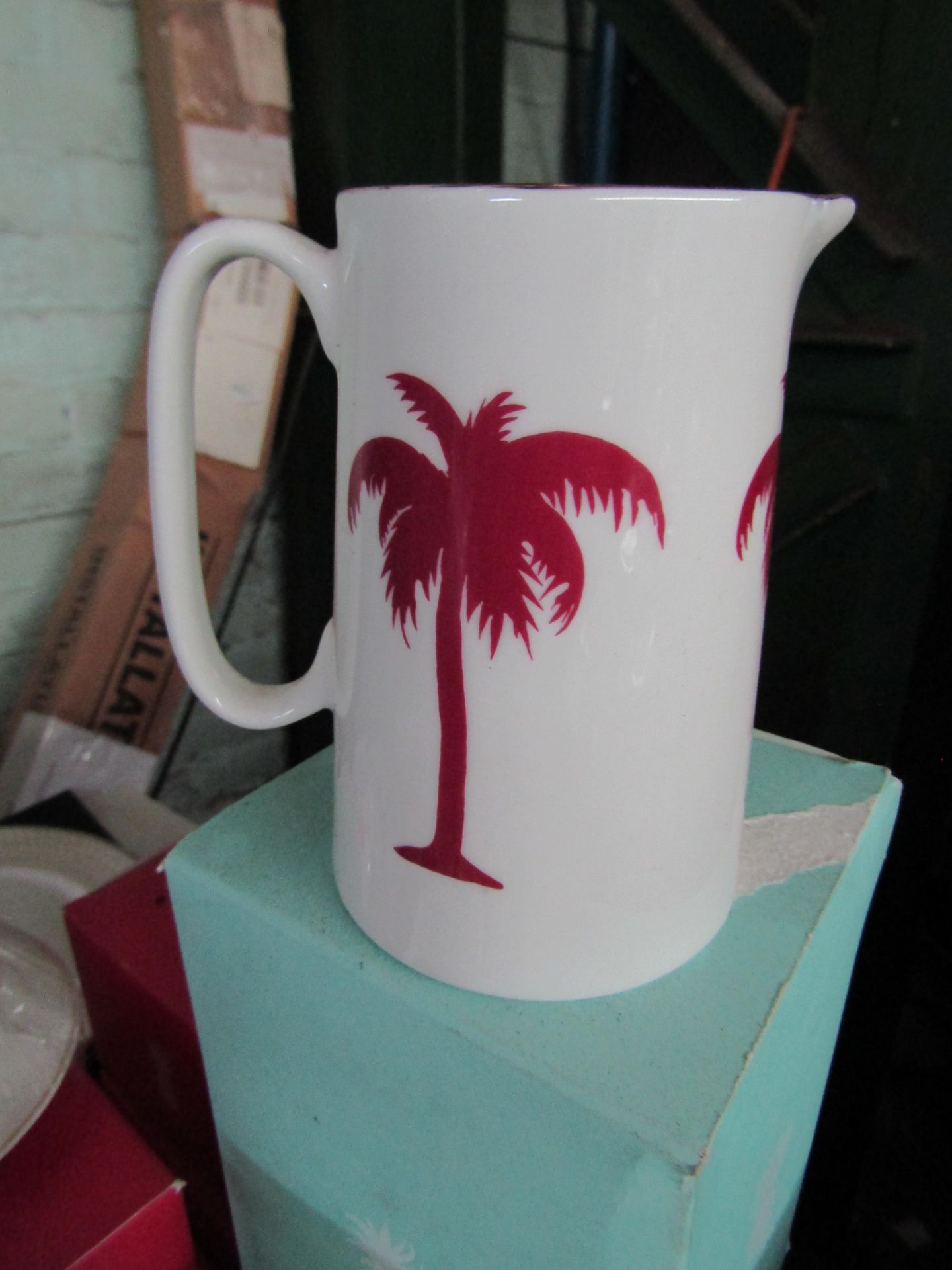 Alice Peto Pineapple Jug 1 Pint RRP 42About the Product(s)Bring some tropical vibes to your