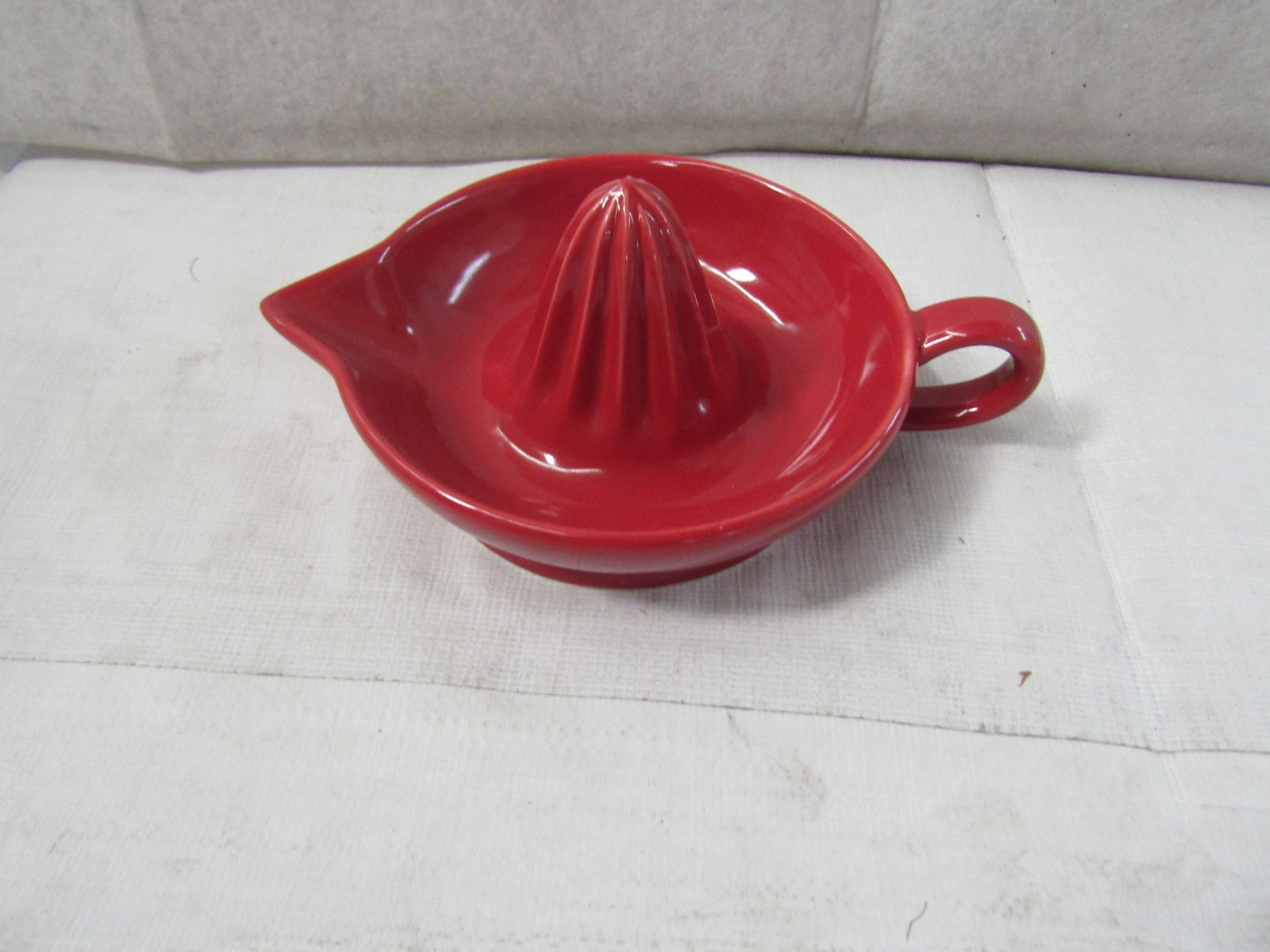 Scoop - Red Large Citrus Juicer - New & Boxed.