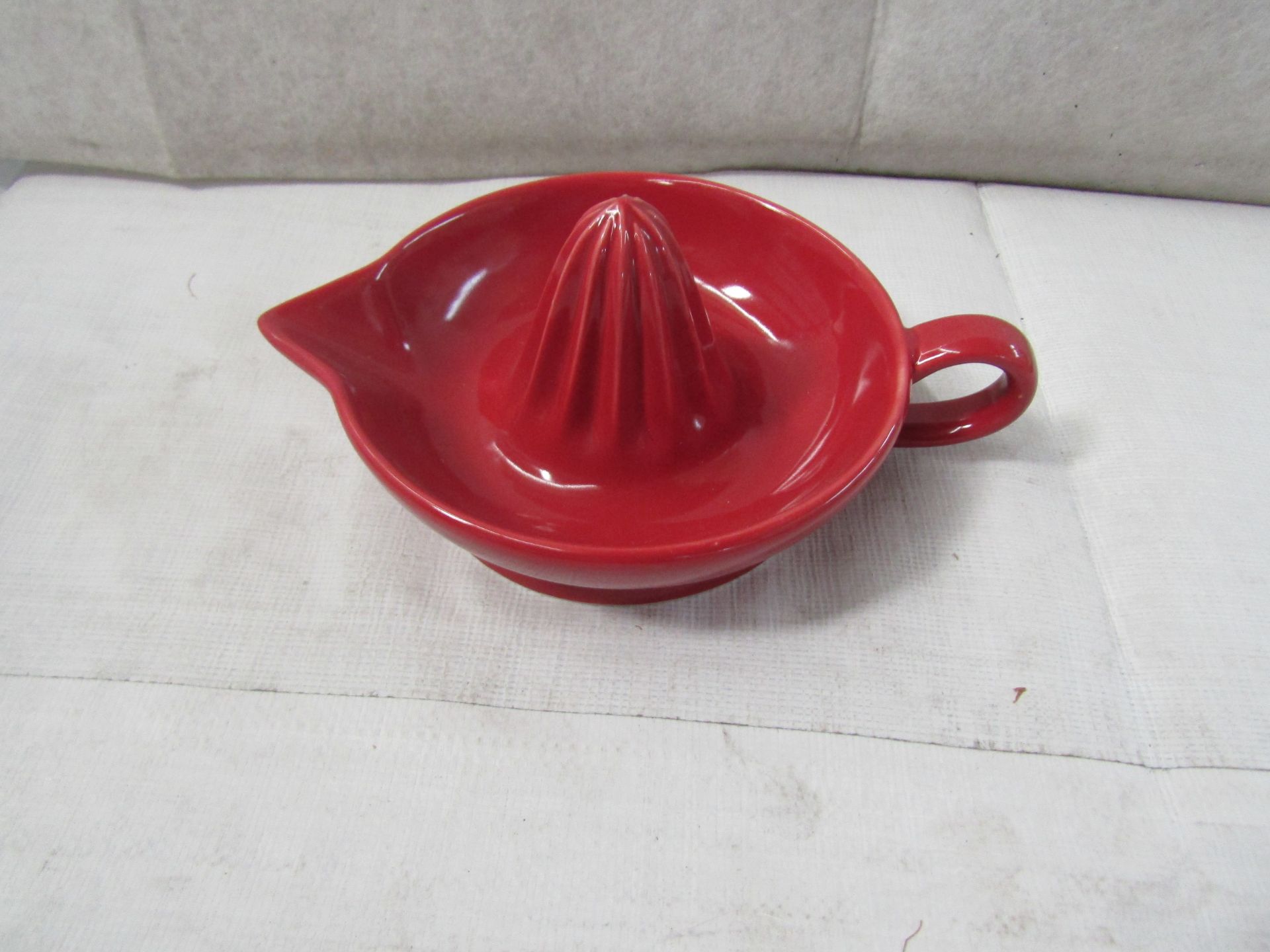 Scoop - Red Large Citrus Juicer - New & Boxed.