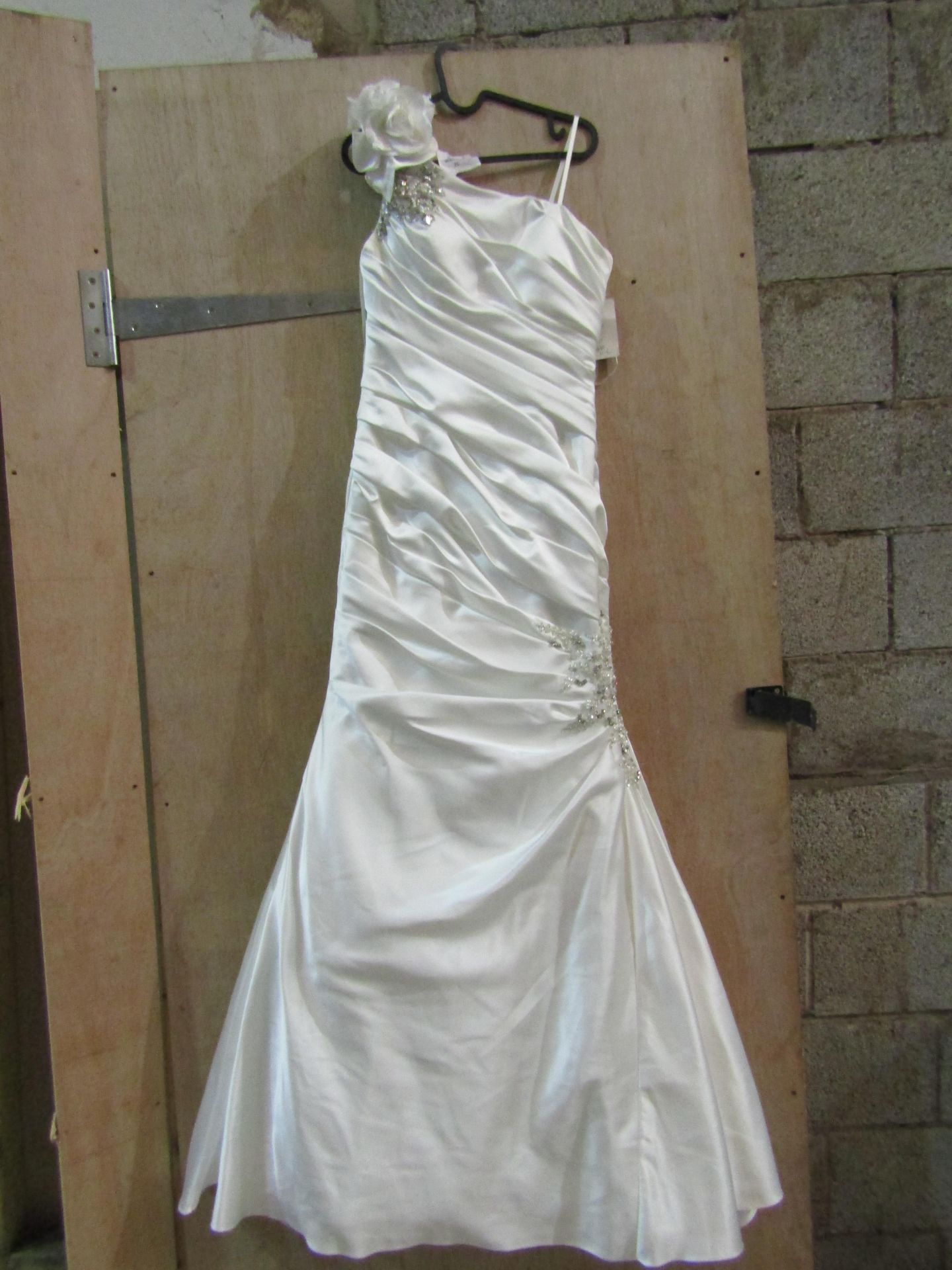 Approx 500 pieces of wedding shop stock to include wedding dresses, mother of the bride, dresses, - Image 88 of 108