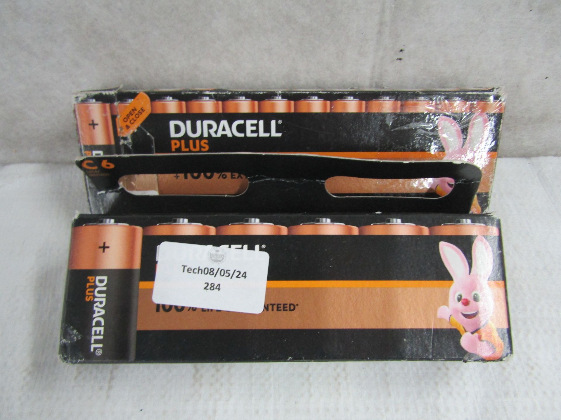 Approx 30x Duracell Batteries, AA & C6 Unchecked & Boxed.