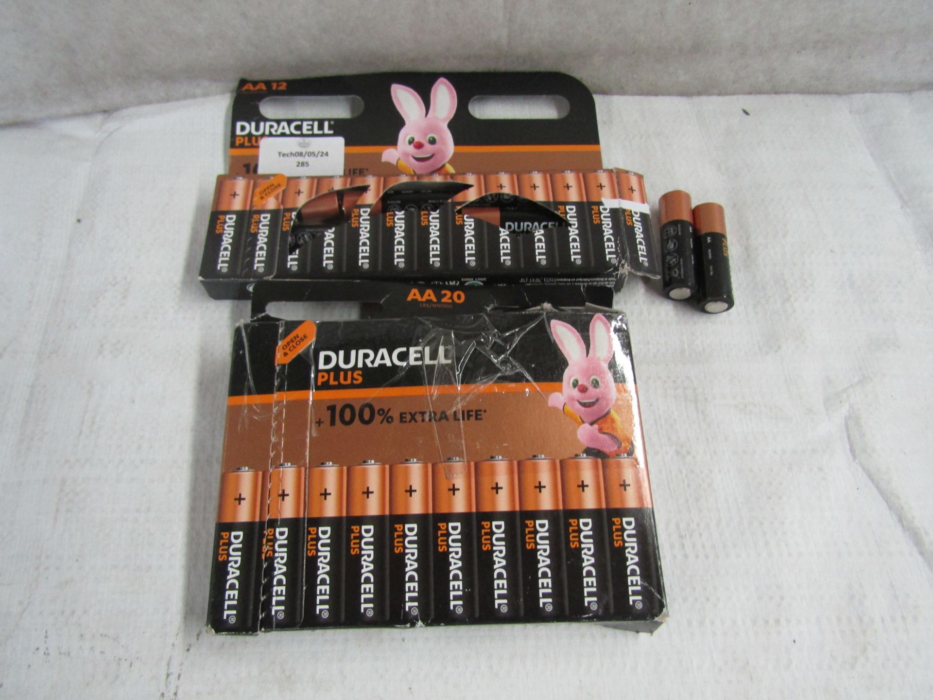 Approx 24x AA Duracell Batteries, Unchecked & Boxed.