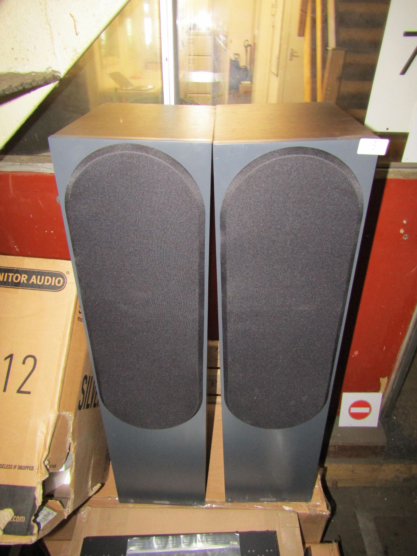 Monitor Audio Bronze 500 Walnut High end, HiFi quality floortstanding loudspeakers (pair), comes