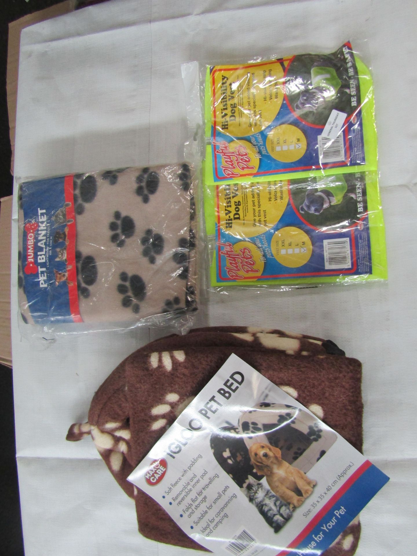 4x Mixed Dog Items - See Image For Contents.
