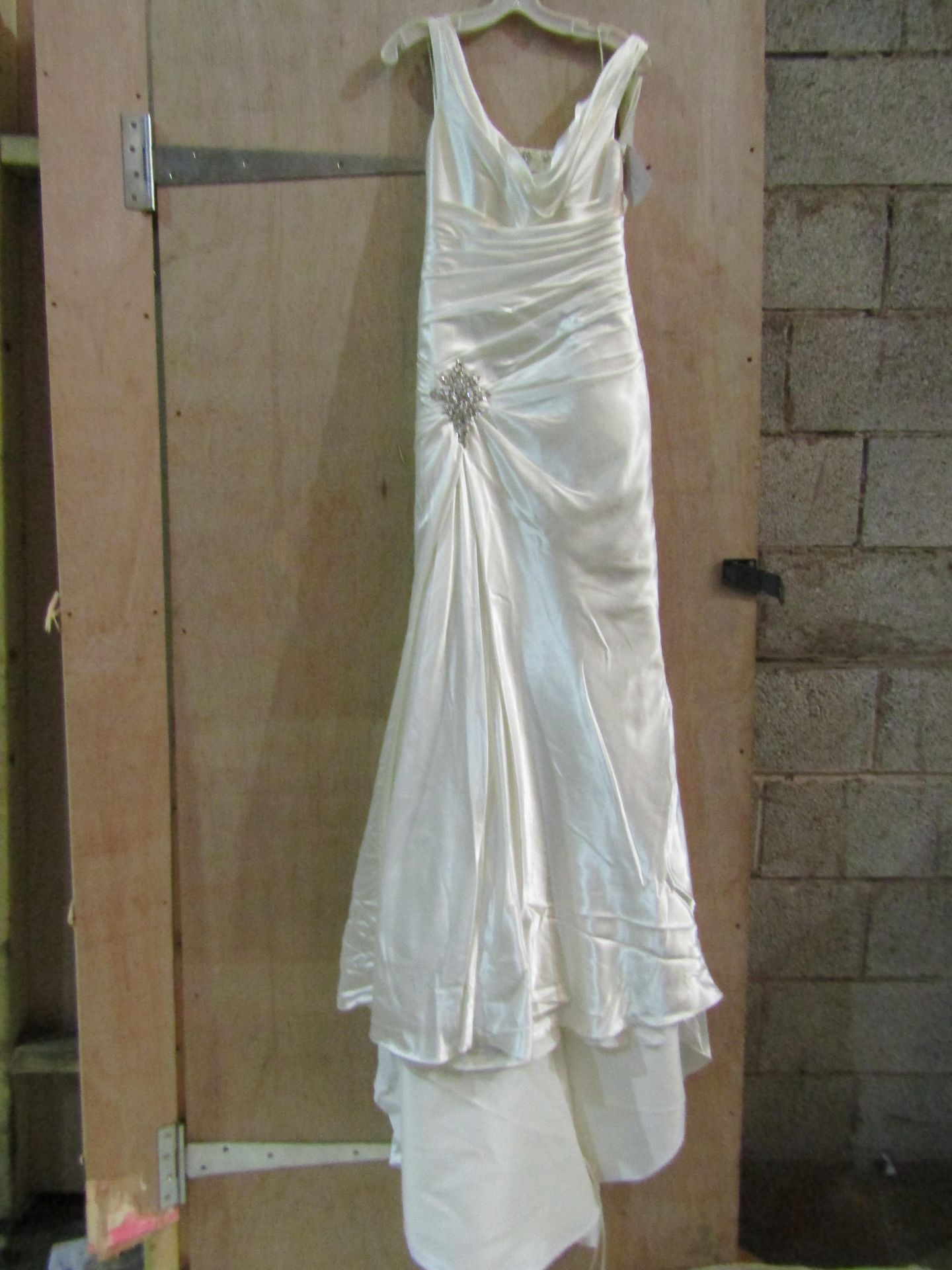 Approx 500 pieces of wedding shop stock to include wedding dresses, mother of the bride, dresses, - Image 36 of 43