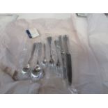 Carrs Silver English Reed & Ribbon Stainless Steel Cutlery Set 7 Piece RRP 99About the Product(s)