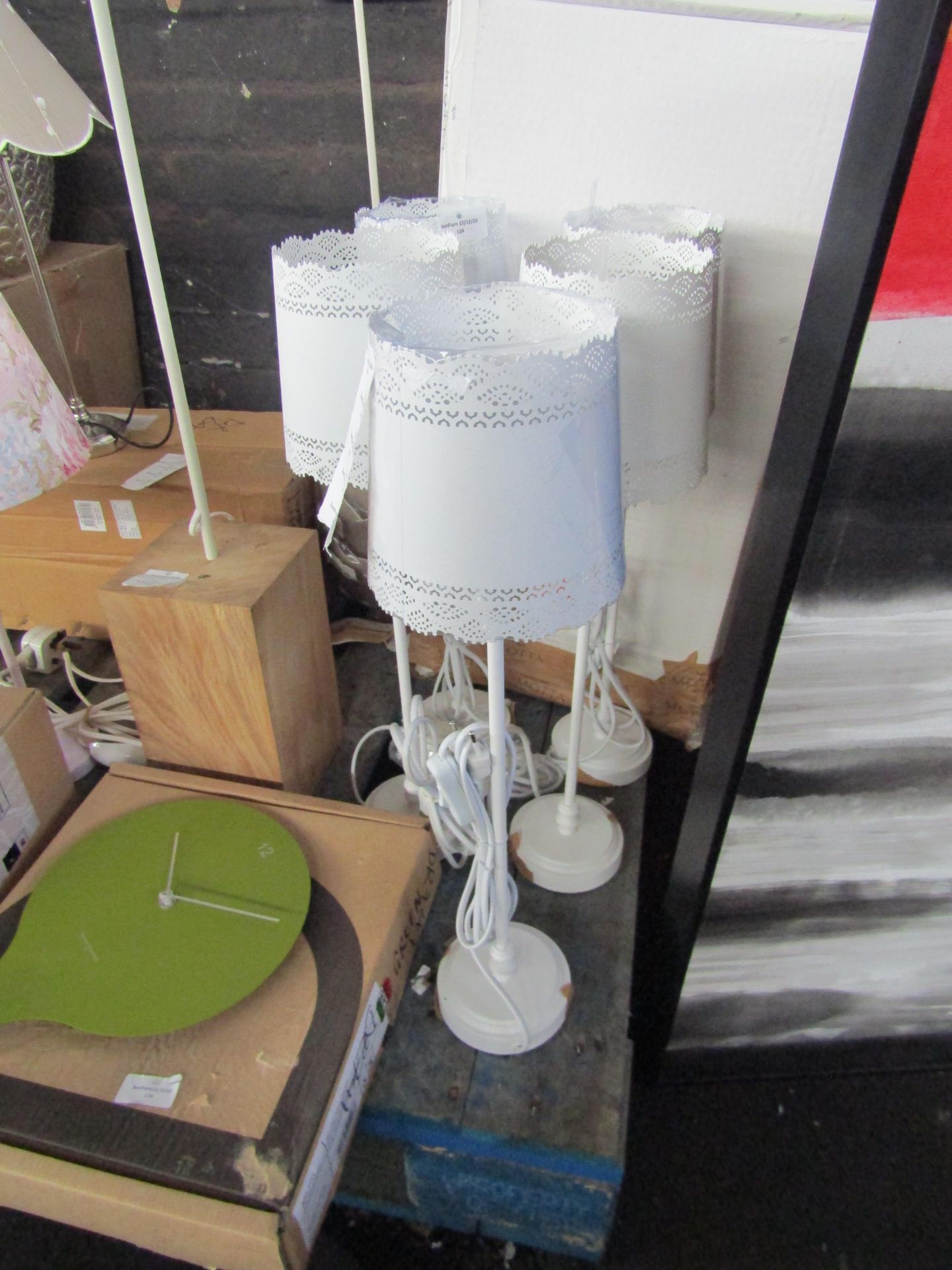 Contemporary Laced Look Table Lamp White. Size: Lamp H40cm - Shade 25 x 25 x 20cm - RRP ?75.00 - New