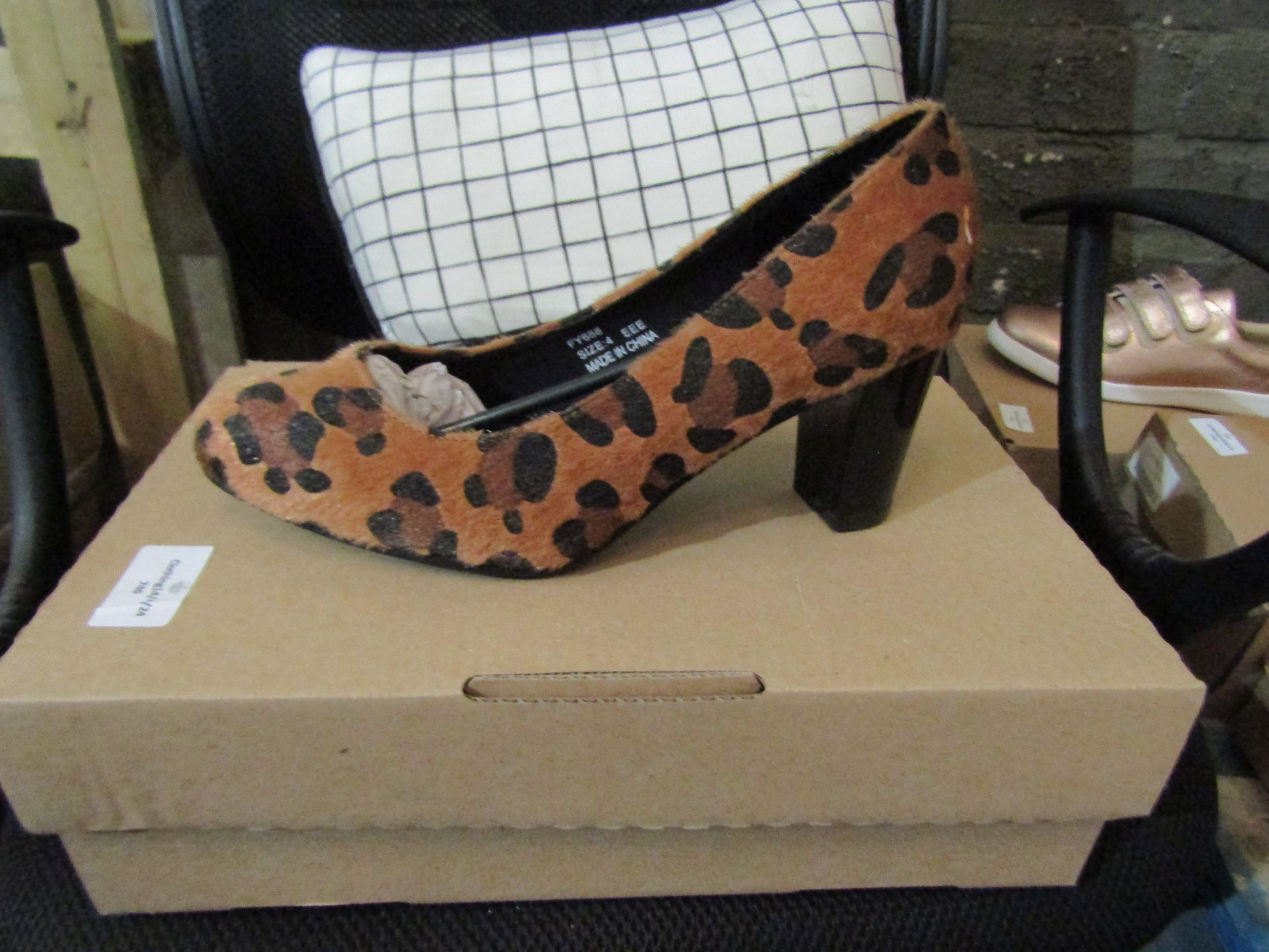 JD Williams Ladies Comfort Court Shoes, Size: 4EEE - Unworn & Boxed.