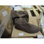 Ladies Knee High Boots, Brown, Size Uk 4, Unworn & Boxed.