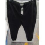 1 X Pair of C&A oggers Black Size X/L New With Tags