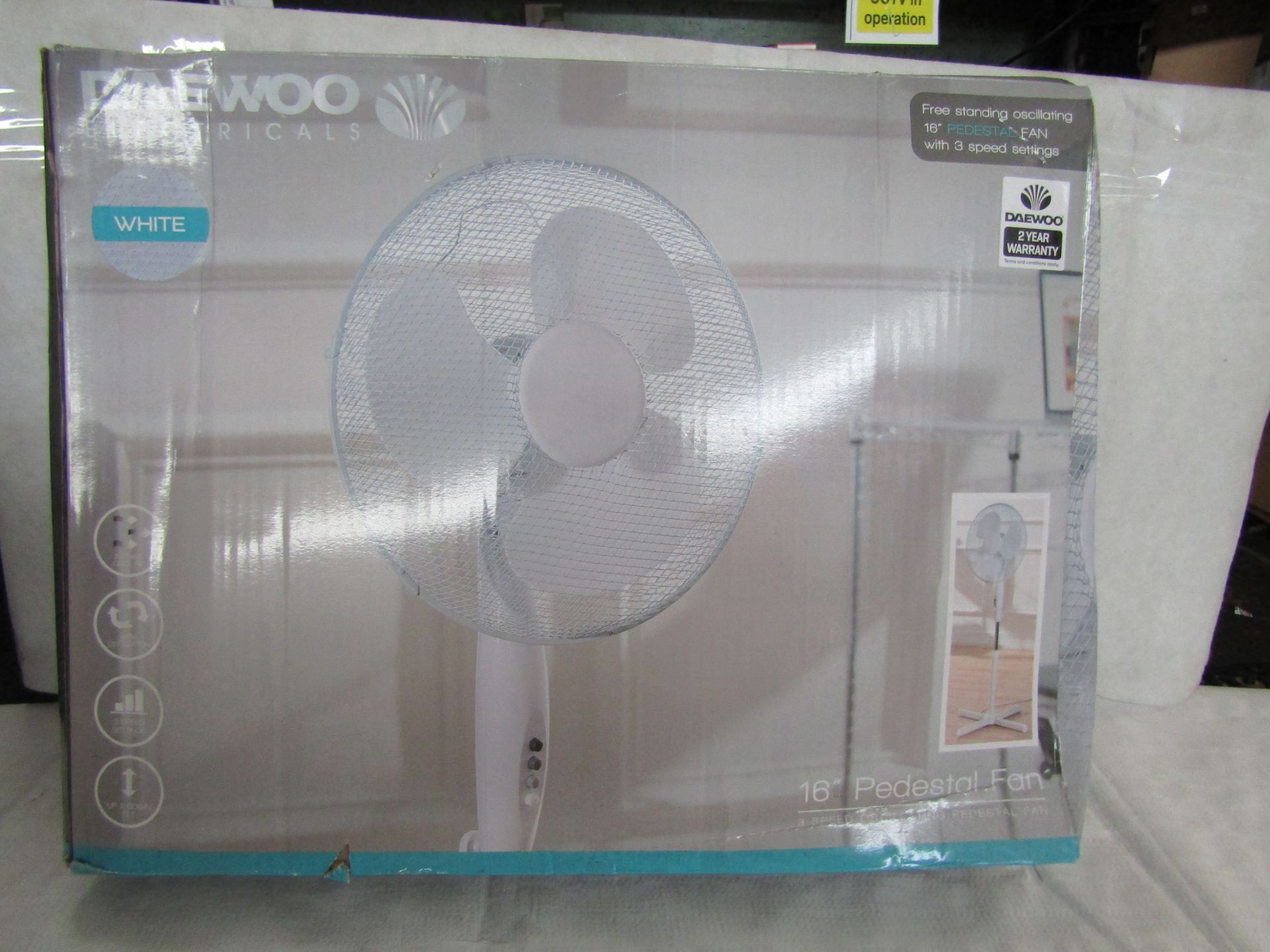 Daewoo - White 16" Floor Pedestal Fan - Untested & Boxed.