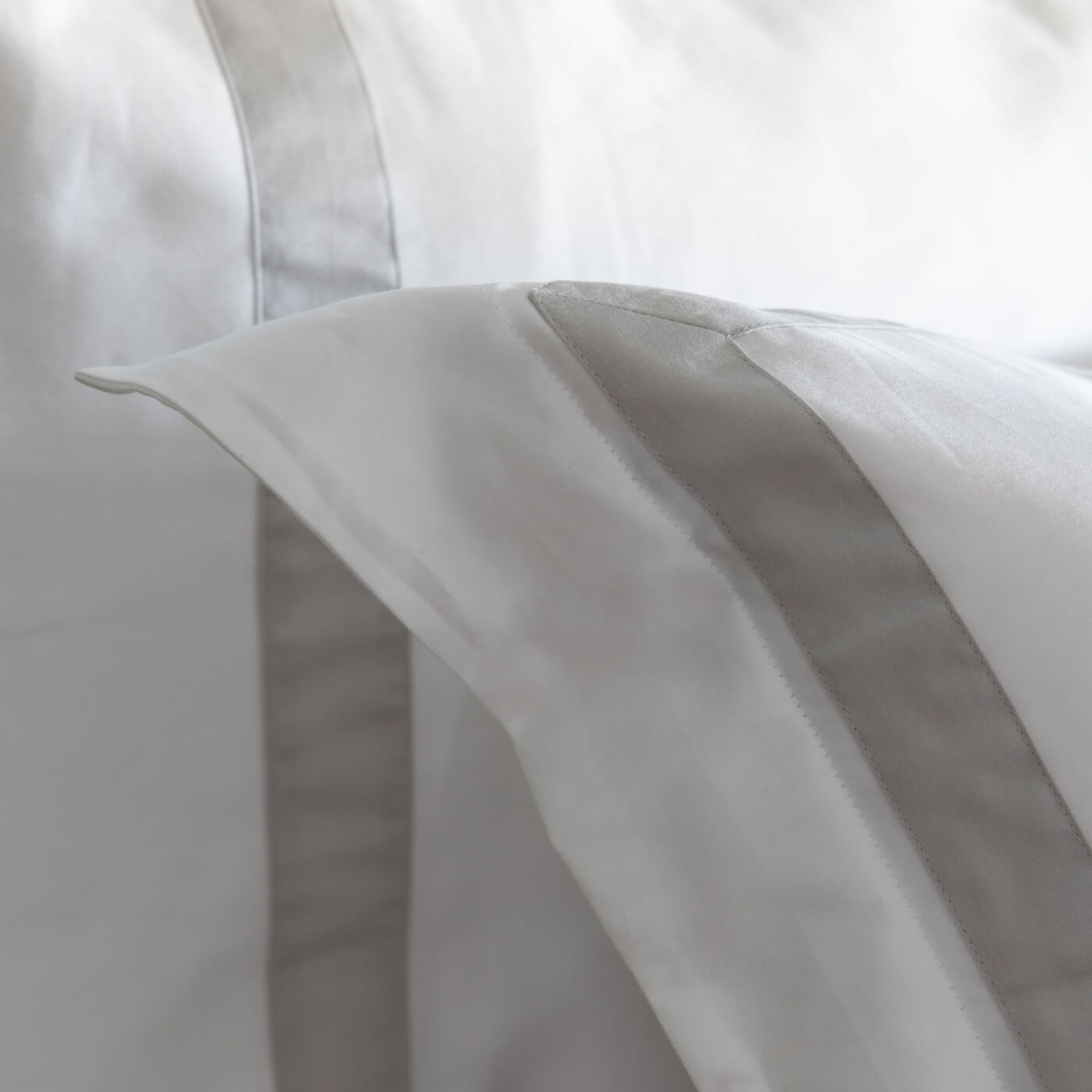 Soak & Sleep White/Light Grey 300 Thread Count Colour Border Cotton Double Duvet Cover RRP 45 Add