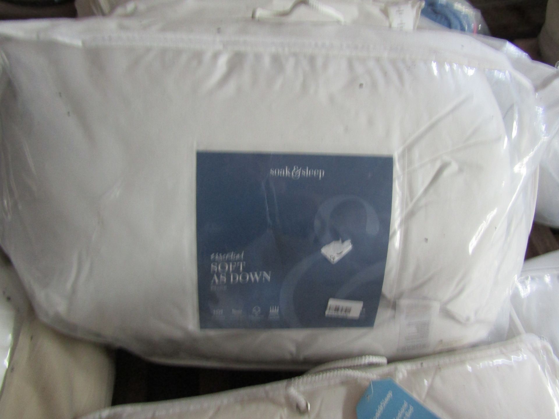 Soak & Sleep Supremely Soft & Down Medium Pillow RRP 54 This product has been graded in A condition,