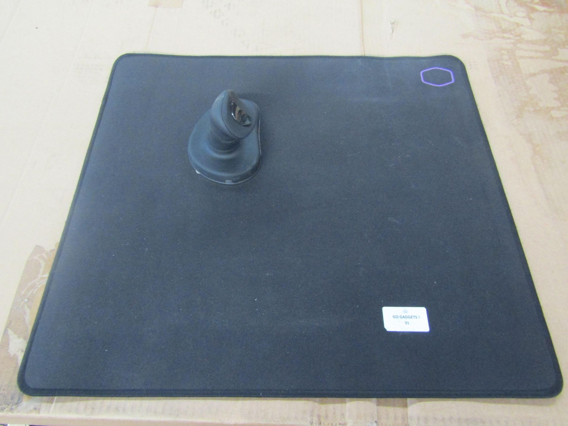 2x Items Being - 1x EM550 3M Wireless Ergonomic Mouse, Small - 1x Large Black Mouse Pad, Approx