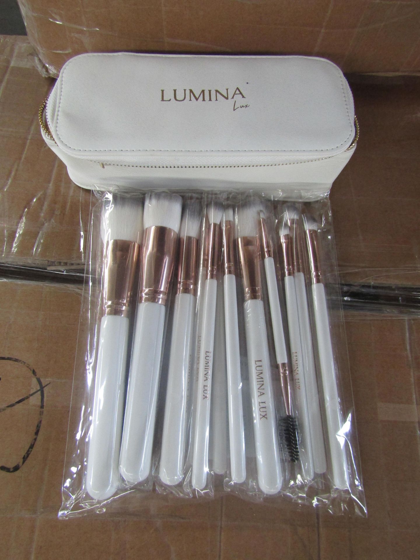 10x Lumina Lux 12 piece Brush set and carry case - New & Packaged.