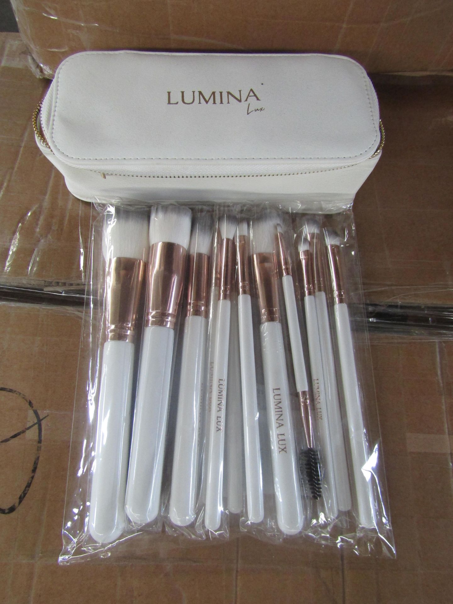 10x Lumina Lux 12 piece Brush set and carry case - New & Packaged.