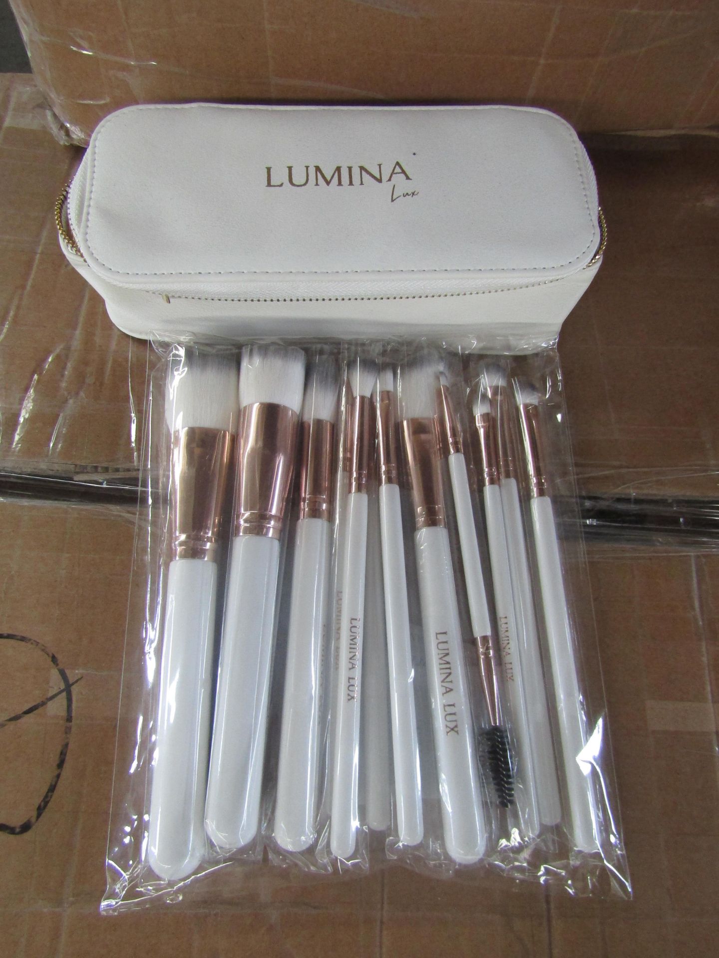 10x Lumina Lux 12 piece Brush set and carry case - New & Packaged.