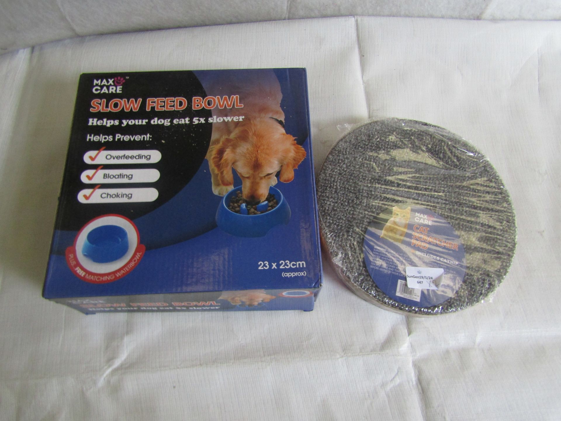 2x Items Being - 1x Max Care Slow Feed Bowl, Size: 23x23cm - 1x Max Care Cat Scratcher Pad, Includes