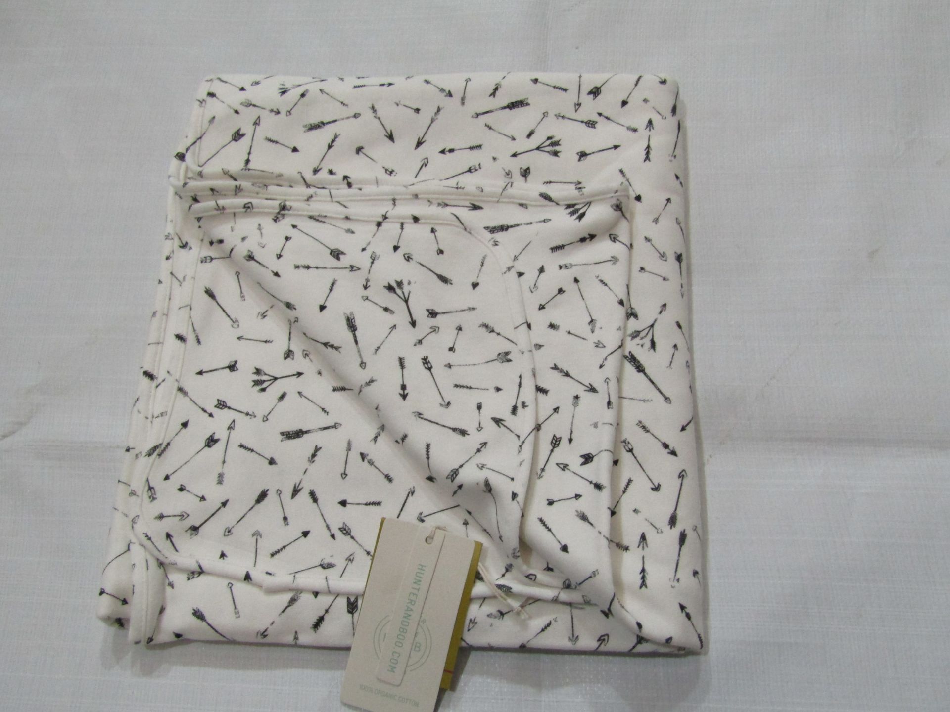 Hunter & Boo Blanket Arrow Print Approx Size 120 X 90 CM 100 % Organic Cotton New & Packaged RRP £