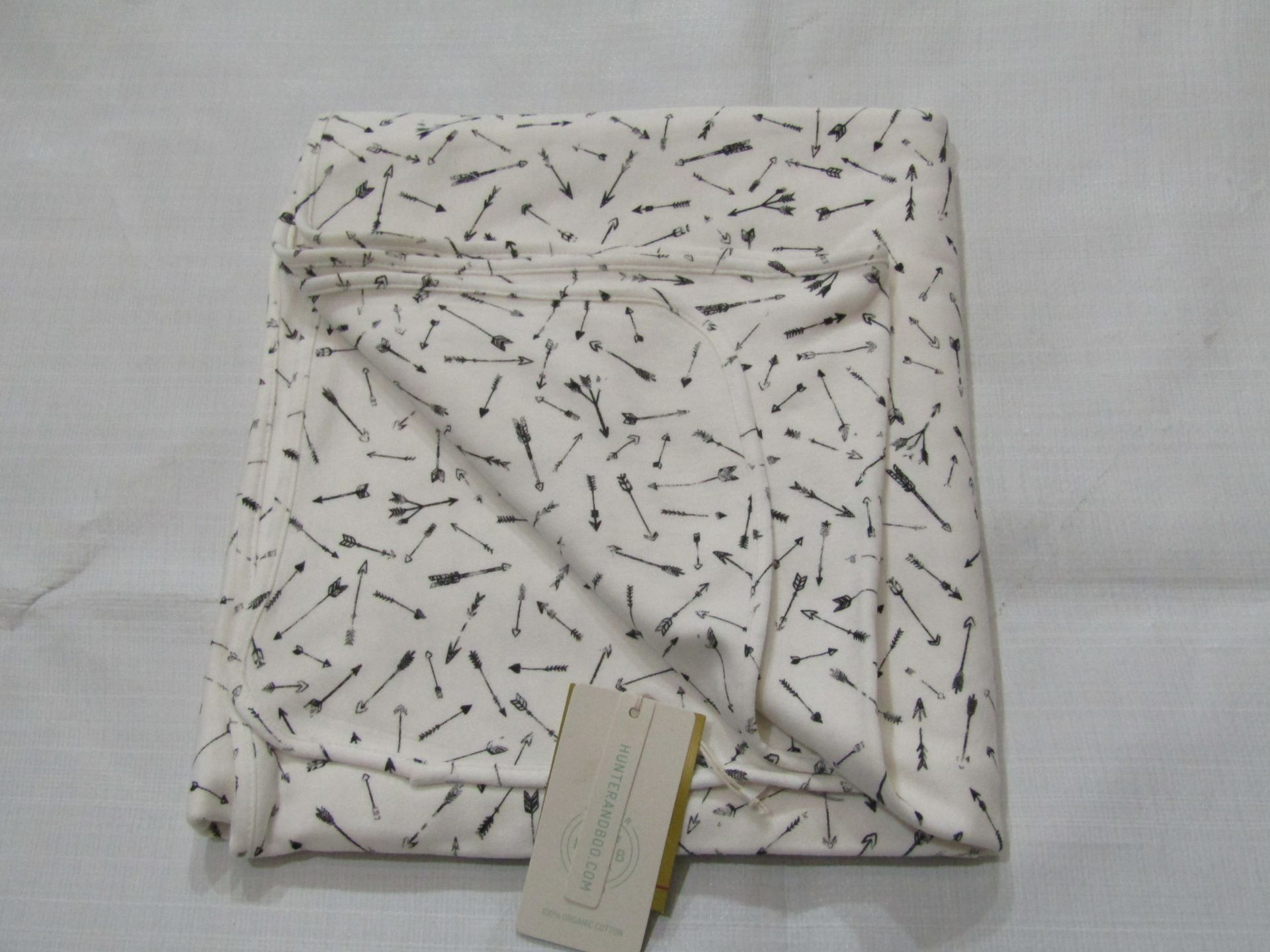 Hunter & Boo Blanket Arrow Print Approx Size 120 X 90 CM 100 % Organic Cotton New & Packaged RRP £