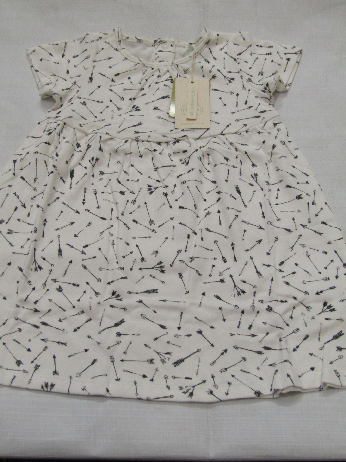 Hunter & Boo Arrow Print T/Shirt Dress Age 2-3 yrs New & Packaged RRP £32 - Image 2 of 3