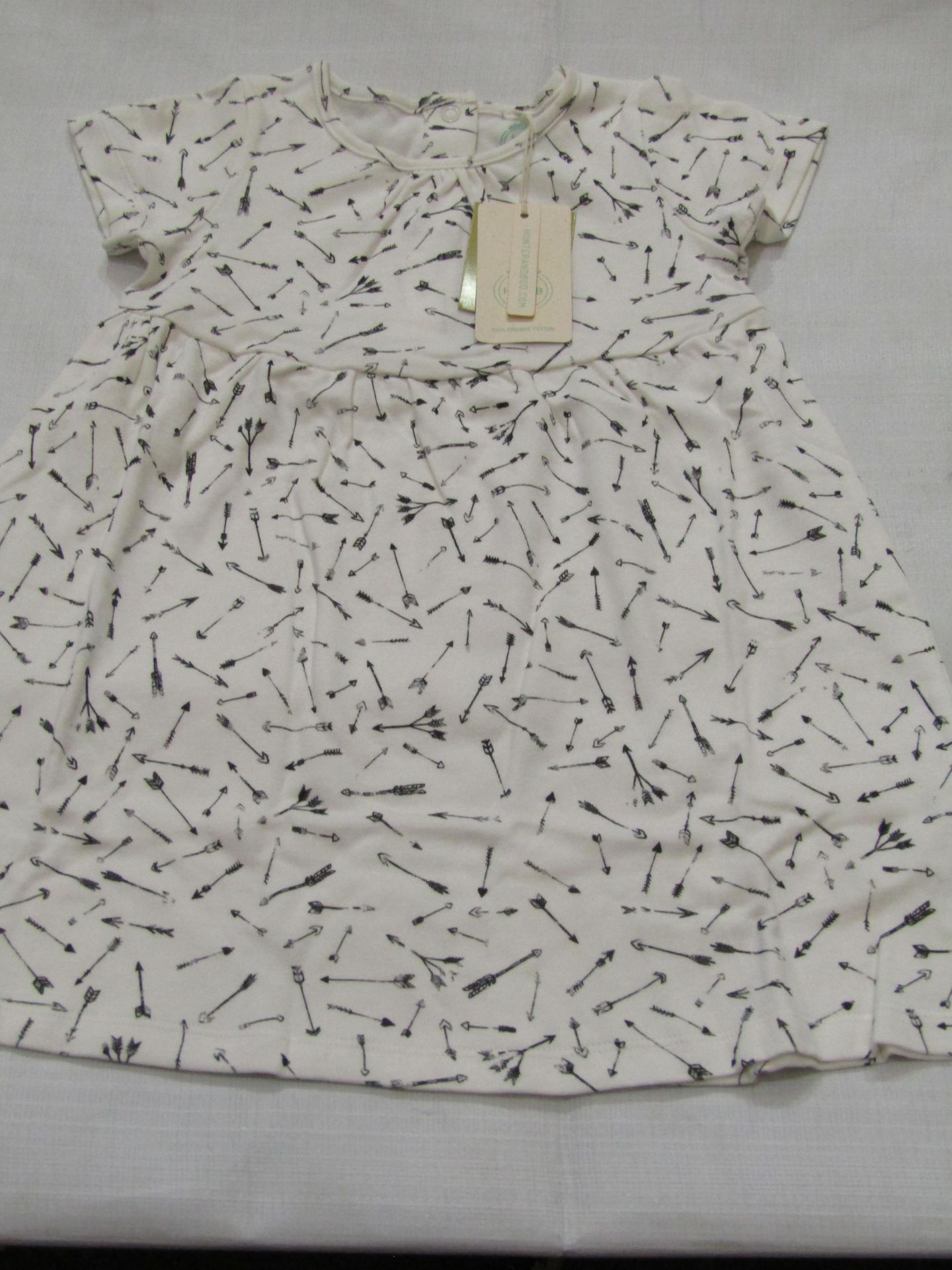 Hunter & Boo Arrow Print T/Shirt Dress Age 2-3 yrs New & Packaged RRP £32 - Image 2 of 3