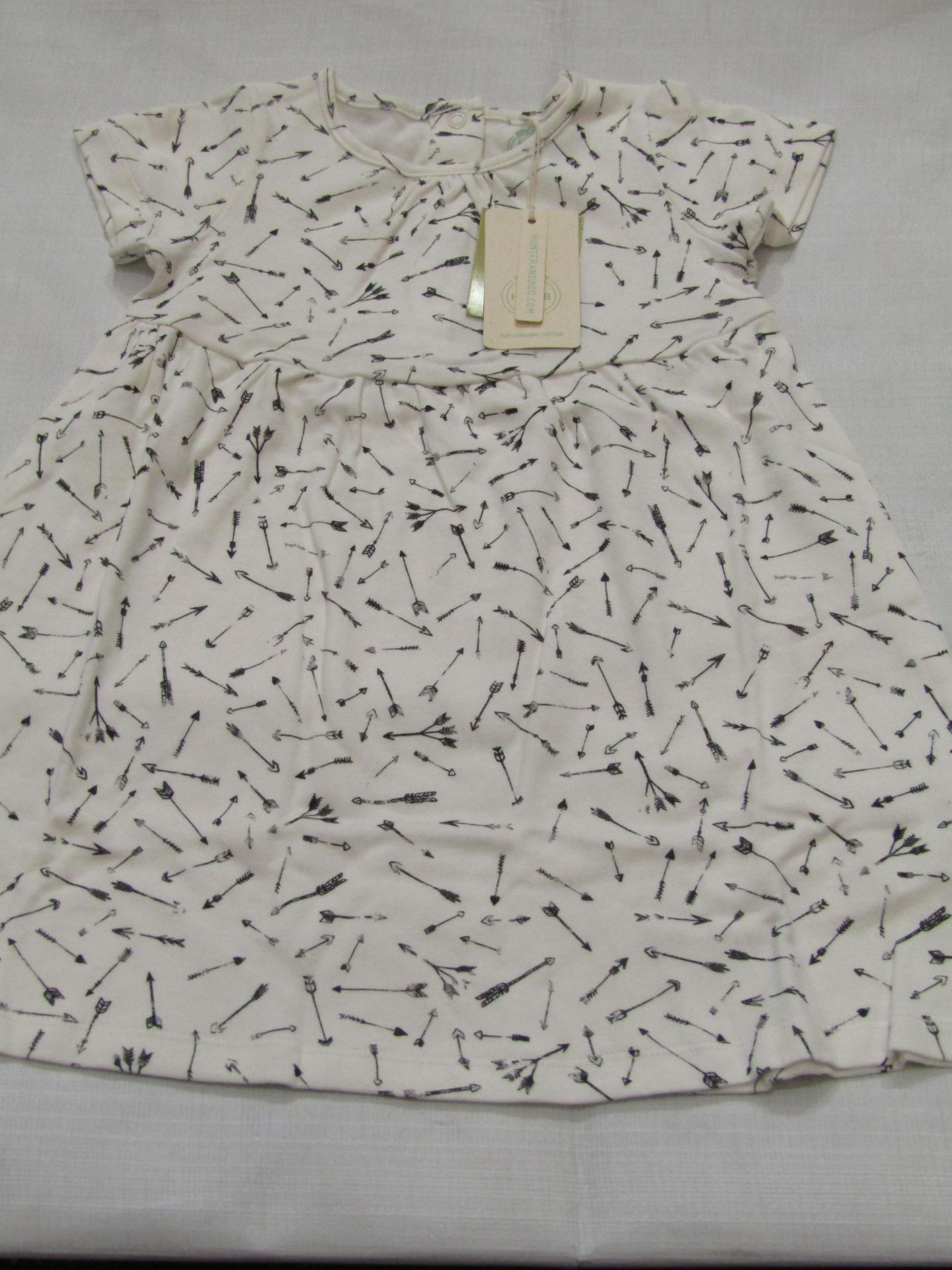 Hunter & Boo Arrow Print T/Shirt Dress Age 2-3 yrs New & Packaged RRP £32 - Image 2 of 3