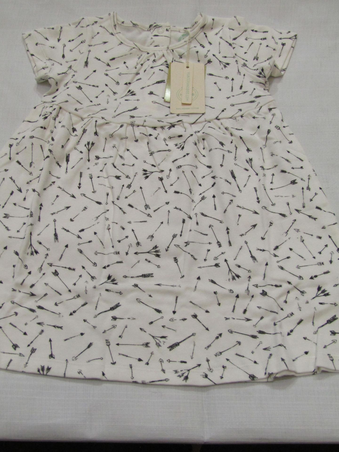 Hunter & Boo Arrow Print T/Shirt Dress Age 2-3 yrs New & Packaged RRP £32 - Image 2 of 3