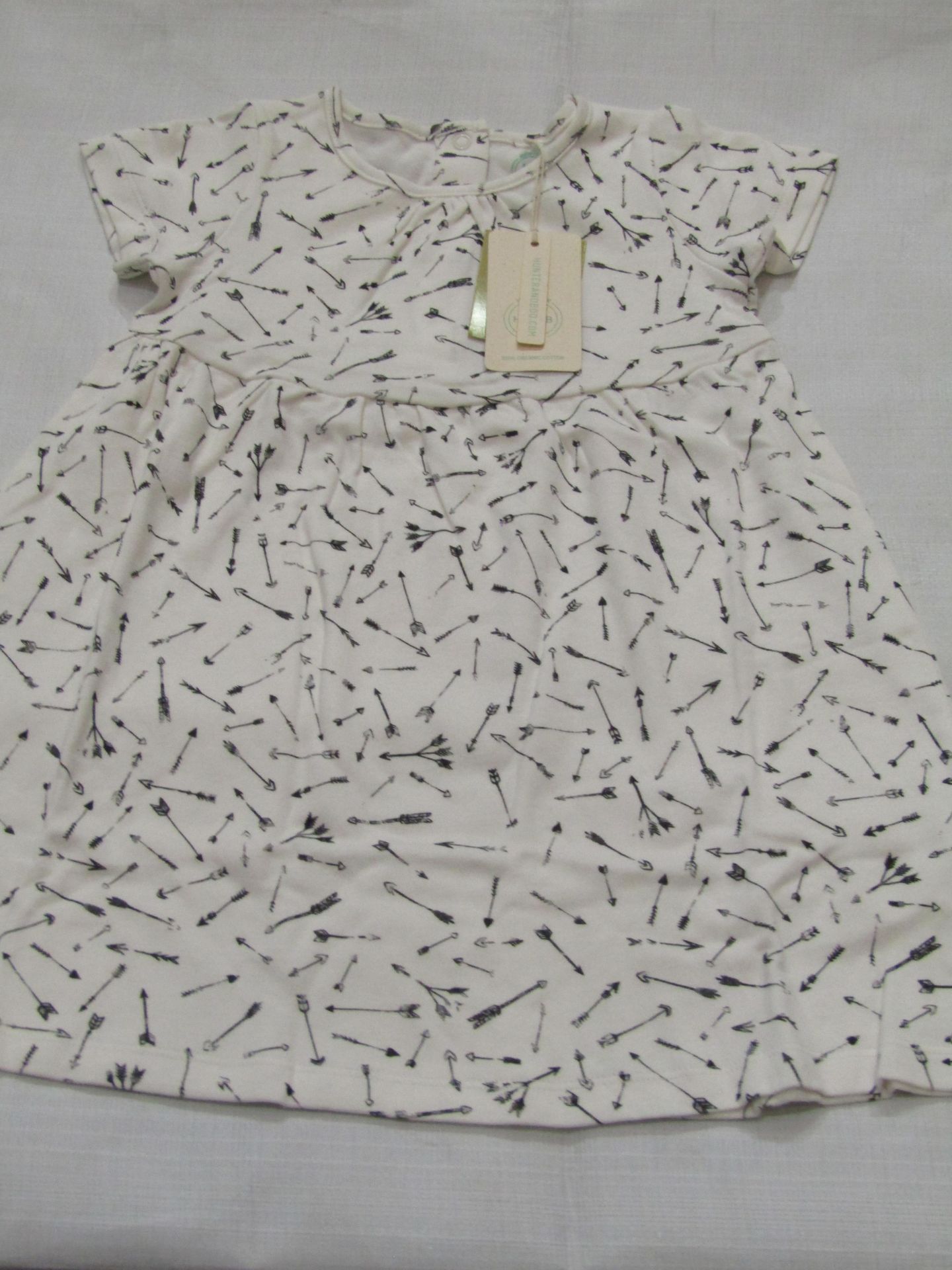 Hunter & Boo Arrow Print T/Shirt Dress Age 2-3 yrs New & Packaged RRP £32 - Image 2 of 3