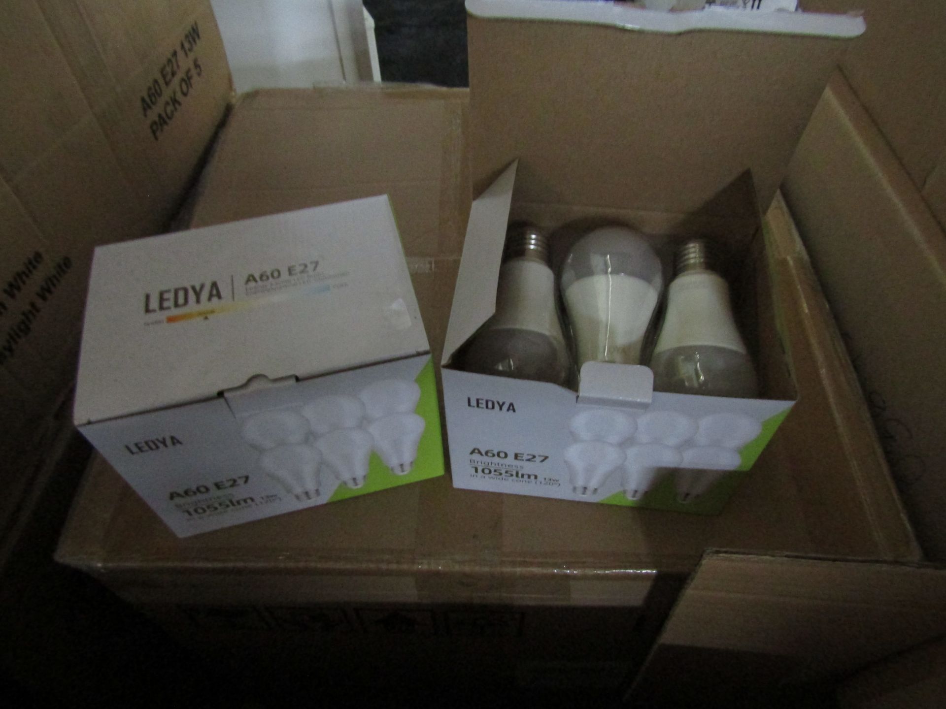 5X LIGHTNUM - E27 1055 Lumen LED Light Bulbs - Pack of 4 - New & Boxed.