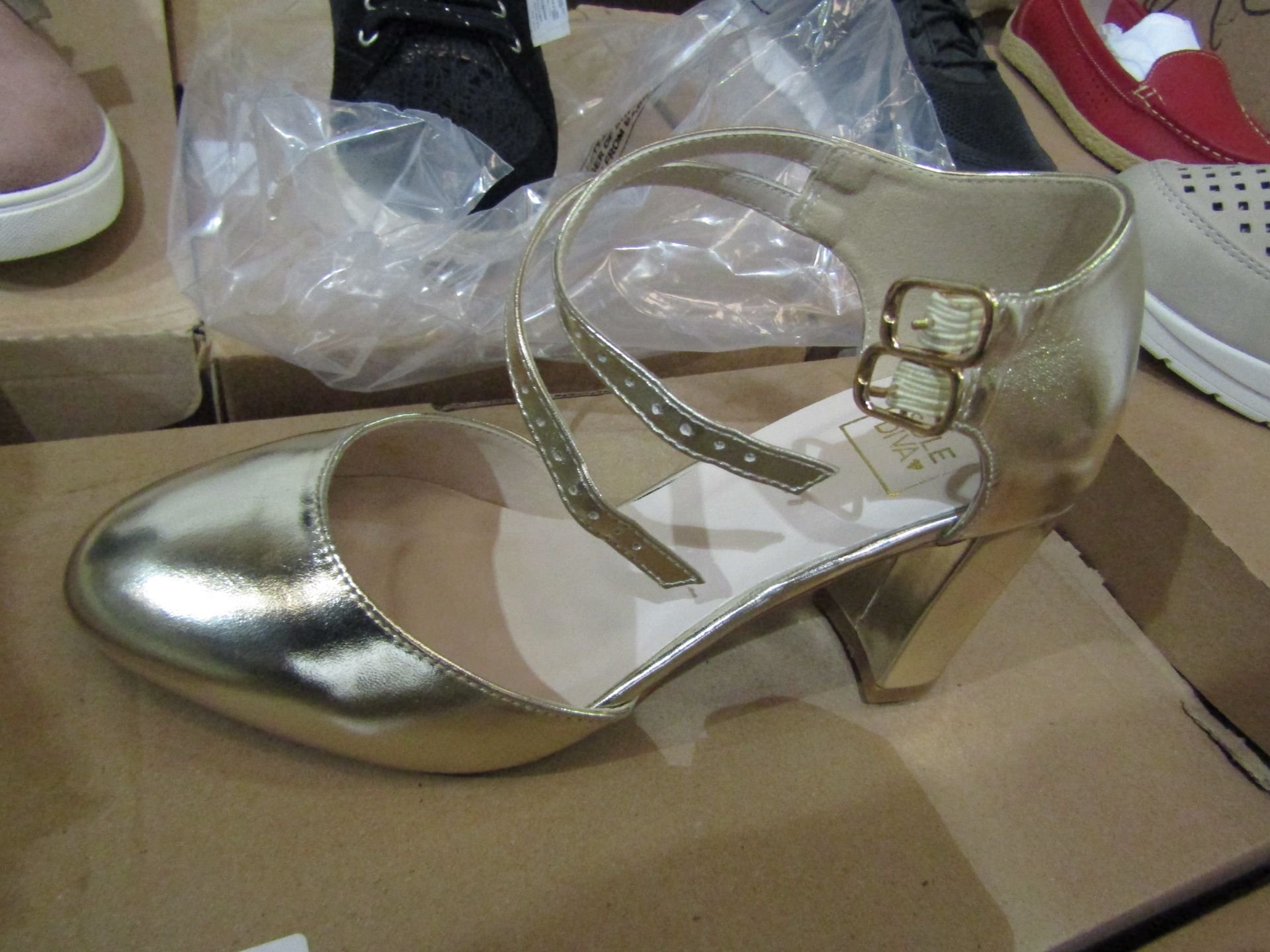 JD Williams Sole Diva Gold Heeled Ladies Shoes - Size: 5E - Unused & Boxed.