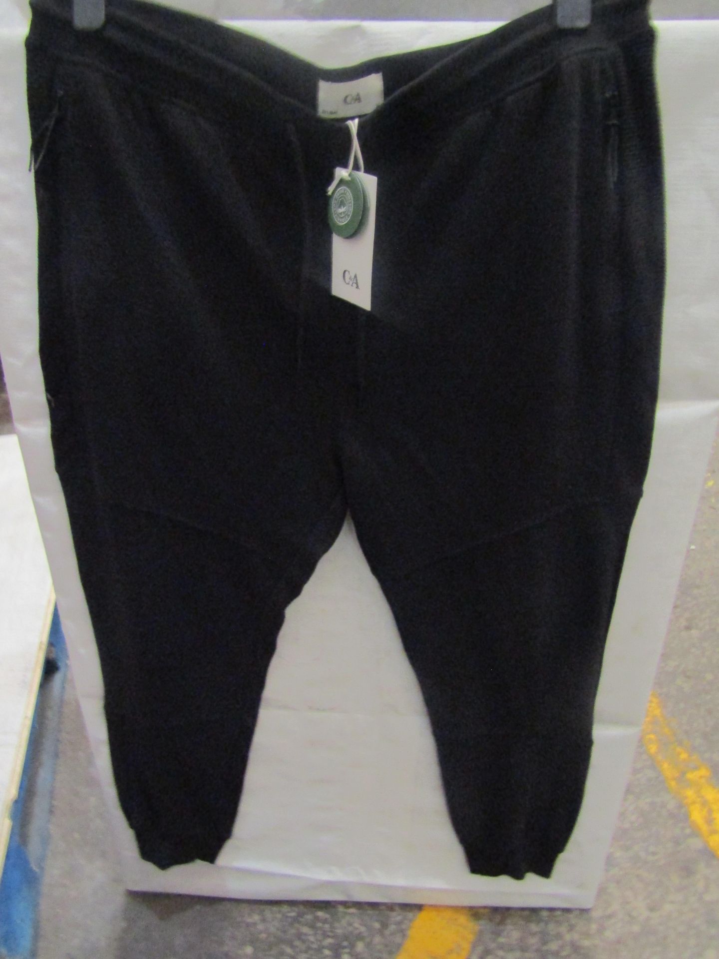 1 X Pair of C&A oggers Black Size X/L New With Tags