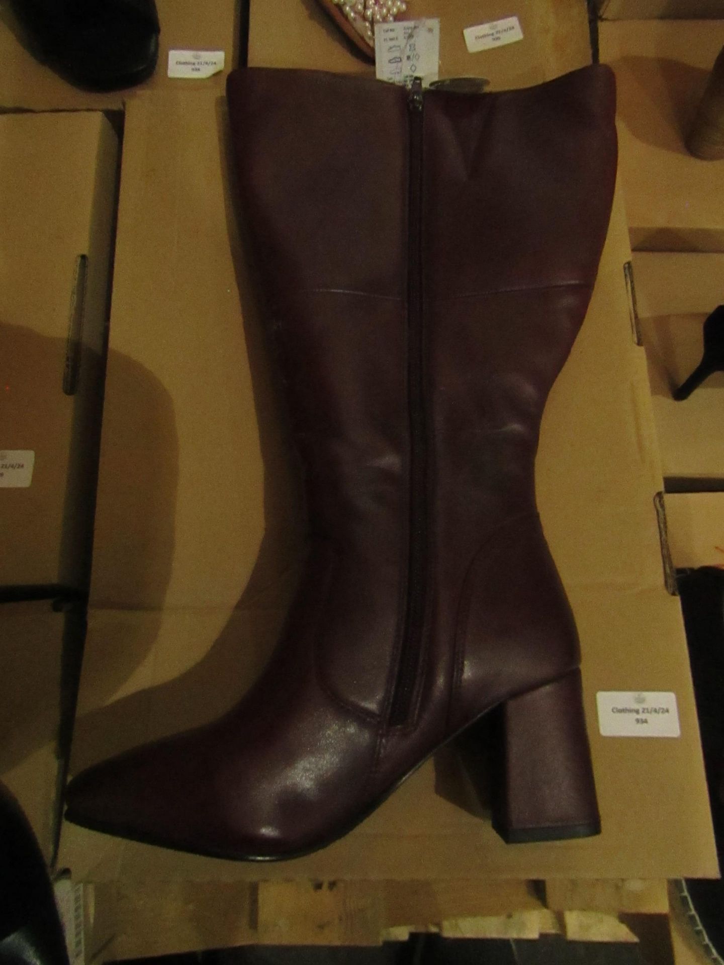 JD Williams Ladies Knee High Heeled Boots, Size: 4 - Unused & Boxed.