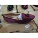 JD Williams Heavenly Soles Ladies Puple Slip On Flat Shoes, Size: 4E - Unused & Boxed.