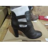 JD Williams Sole Diva Ladies High Ankle Heeled Boots, Size: 4 - Unused & Boxed.