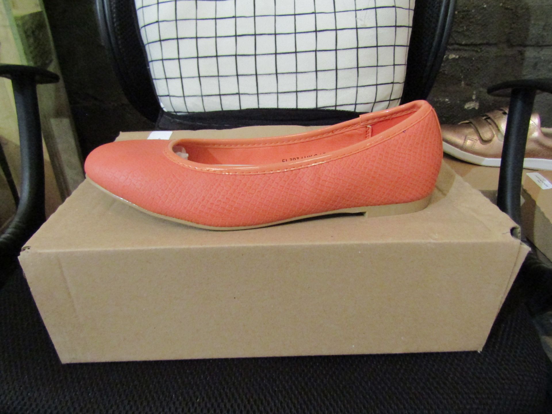 Ladies Shoes, Size Uk 6, Orange, Unworn & Boxed. See Image.