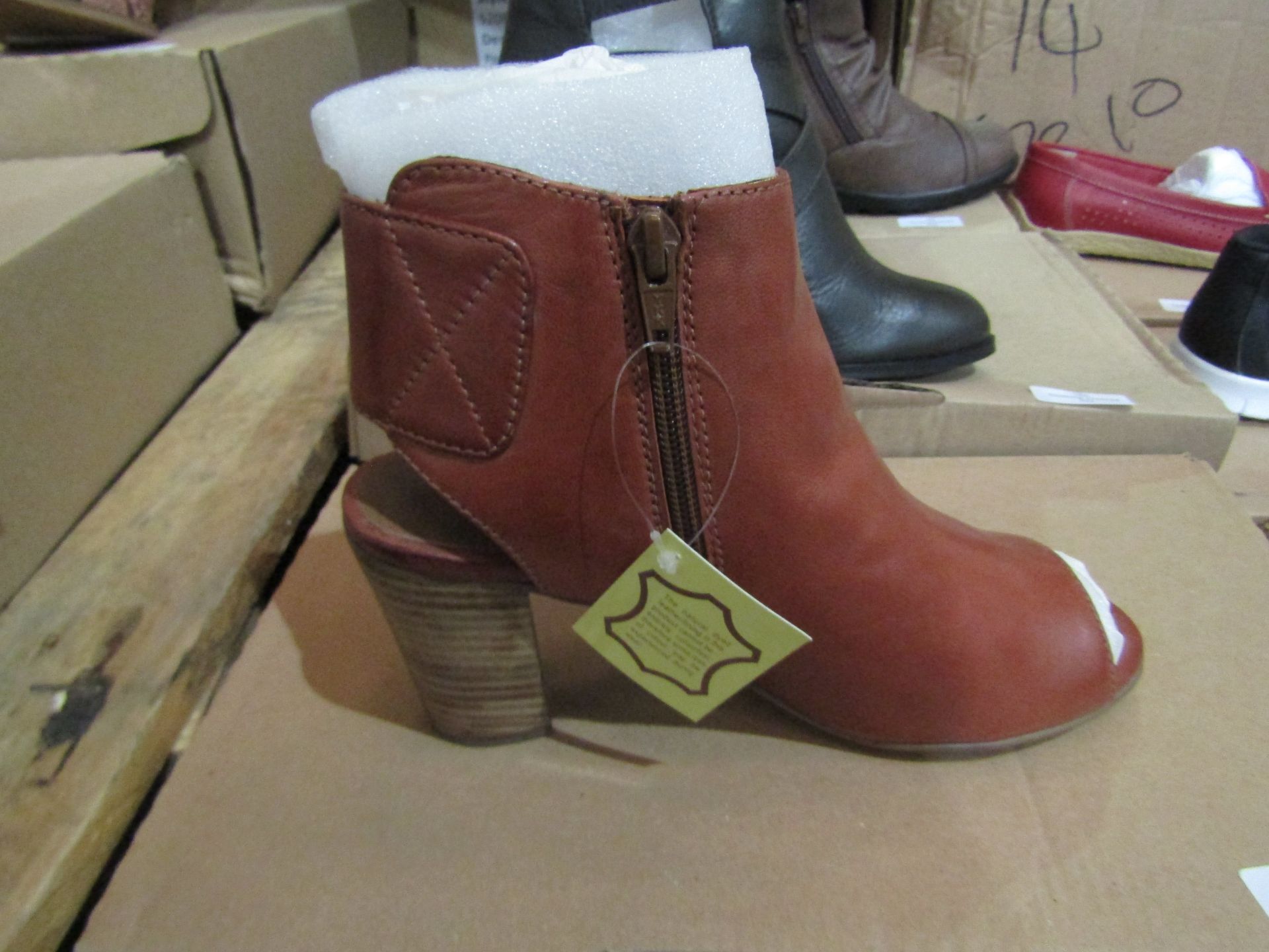 JD Williams Heavenly Soles High Ankle Heelled Boots, Size: 6 - Unused & Boxed.