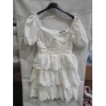 1x Box Containing Approx 26x Pretty Little Thing White Crinkle Cup Detail Tiered Skirt Scatter