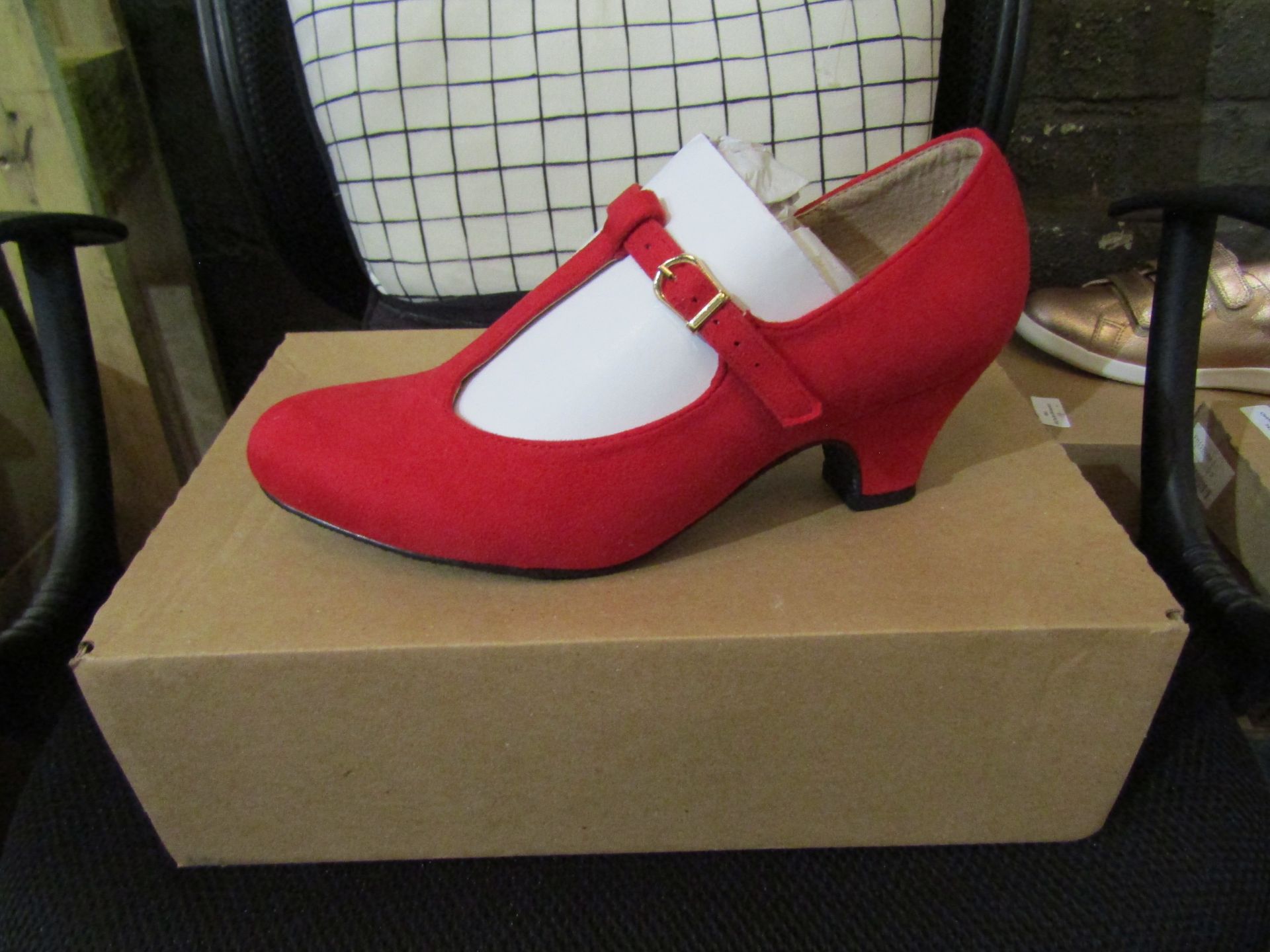 Ladies Heel Shoes, Size Uk 5, Red, Unworn & Boxed. See Image.