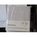 Soak & Sleep Jacquard Floral Oxford Pillow Cases Super King Pair RRP 11