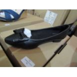 JD Williams Heavenly Soles Ladies Slip On Flat Shoes, Size: 4E - Unused & Boxed.