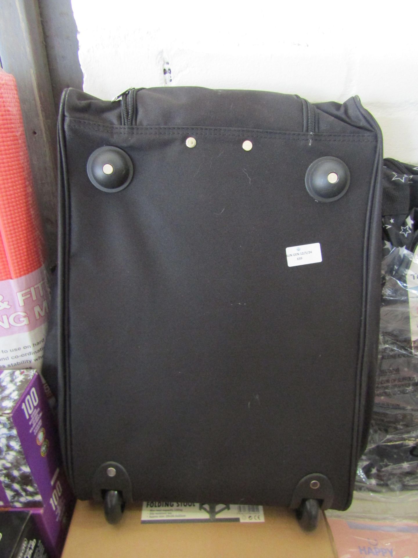 Asab Travel Case, Unchecked & No Package.
