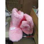 Pink Slippers Size Medium, 5/6 Unchecked & Packaged.