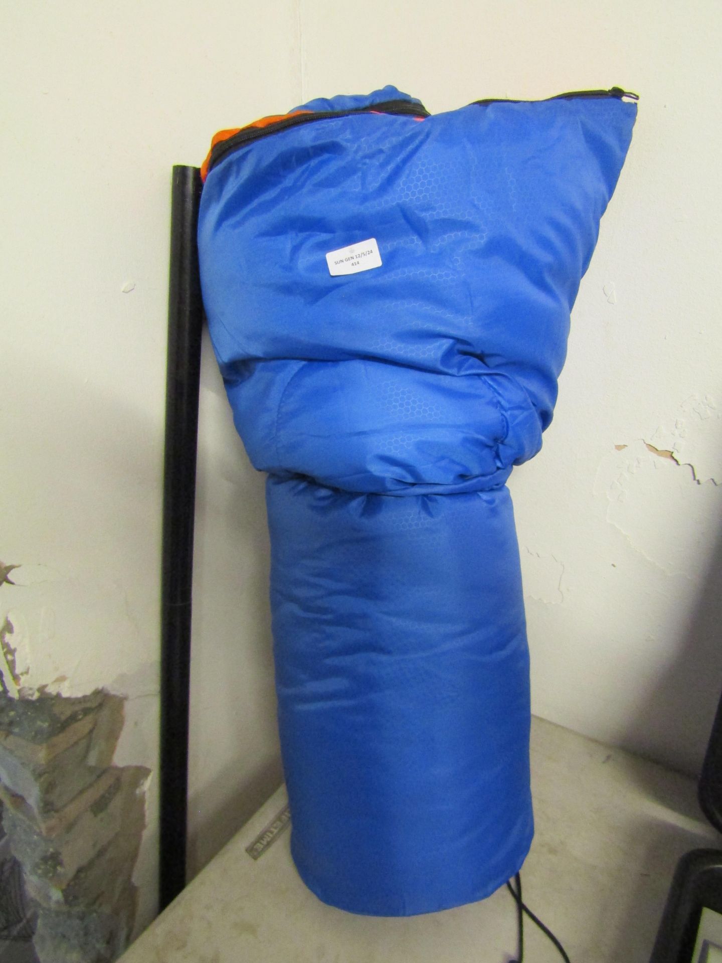 Single Sleeping Bag, No Package, Unchecked.