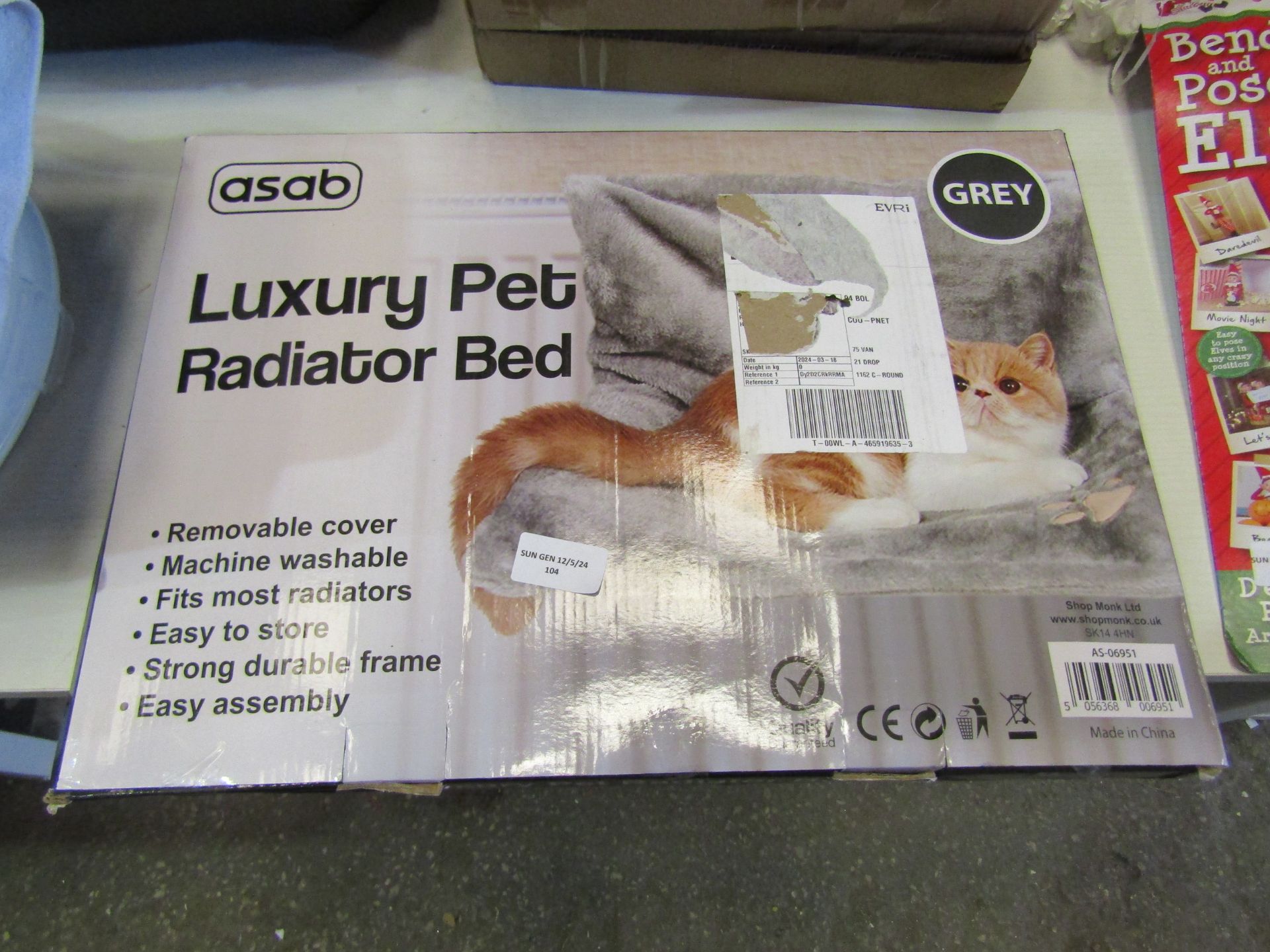 Asab Grey Luxury Pet Radiator Bed - Unchecked & Boxed.