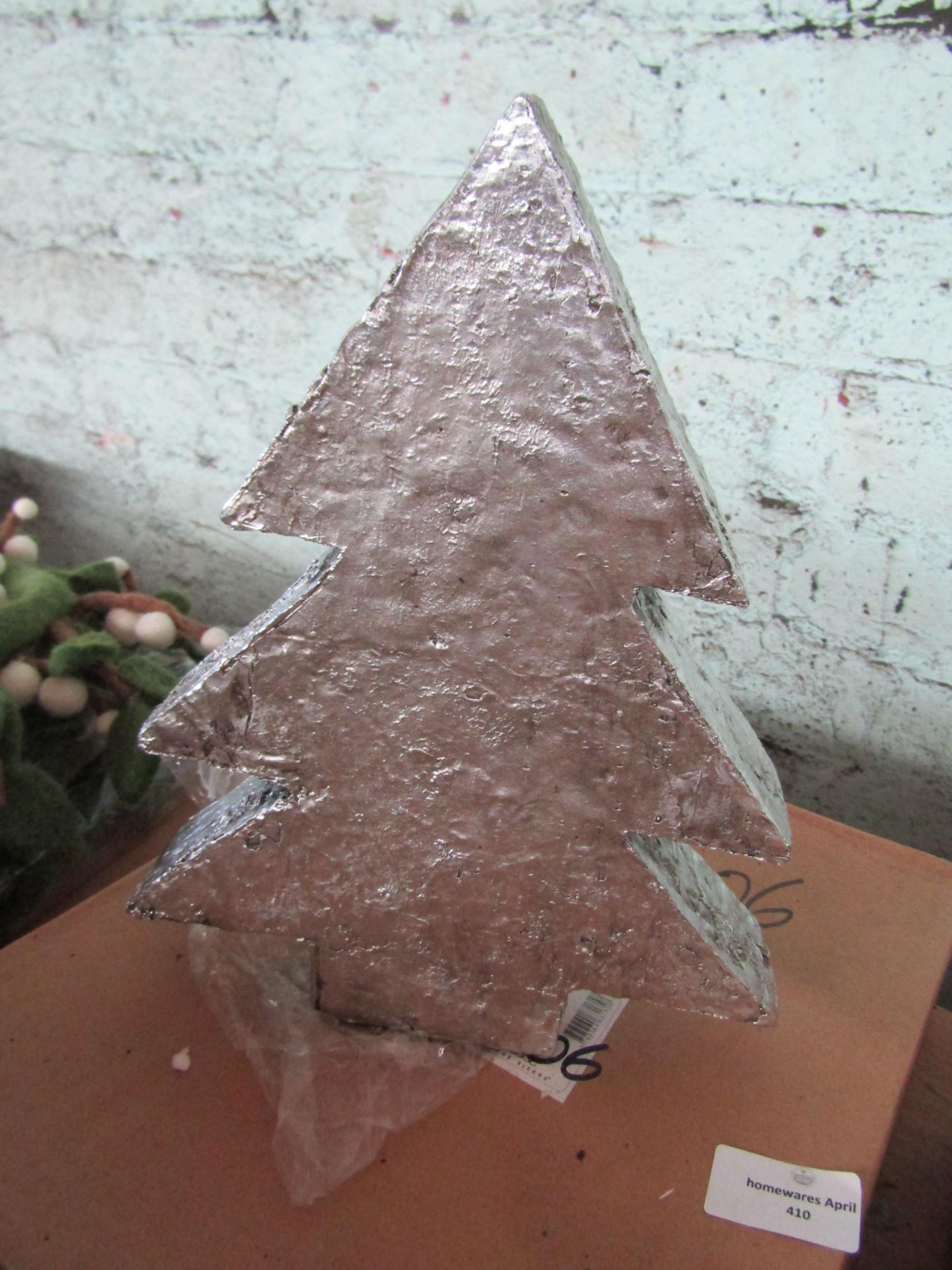 Silver Christmas Tree H27 x 21cm - New. (39)